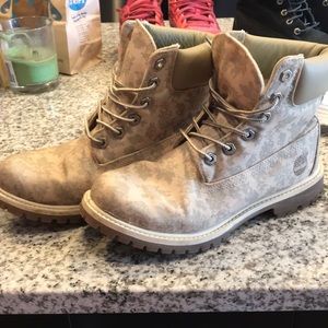 Timberland floral boots